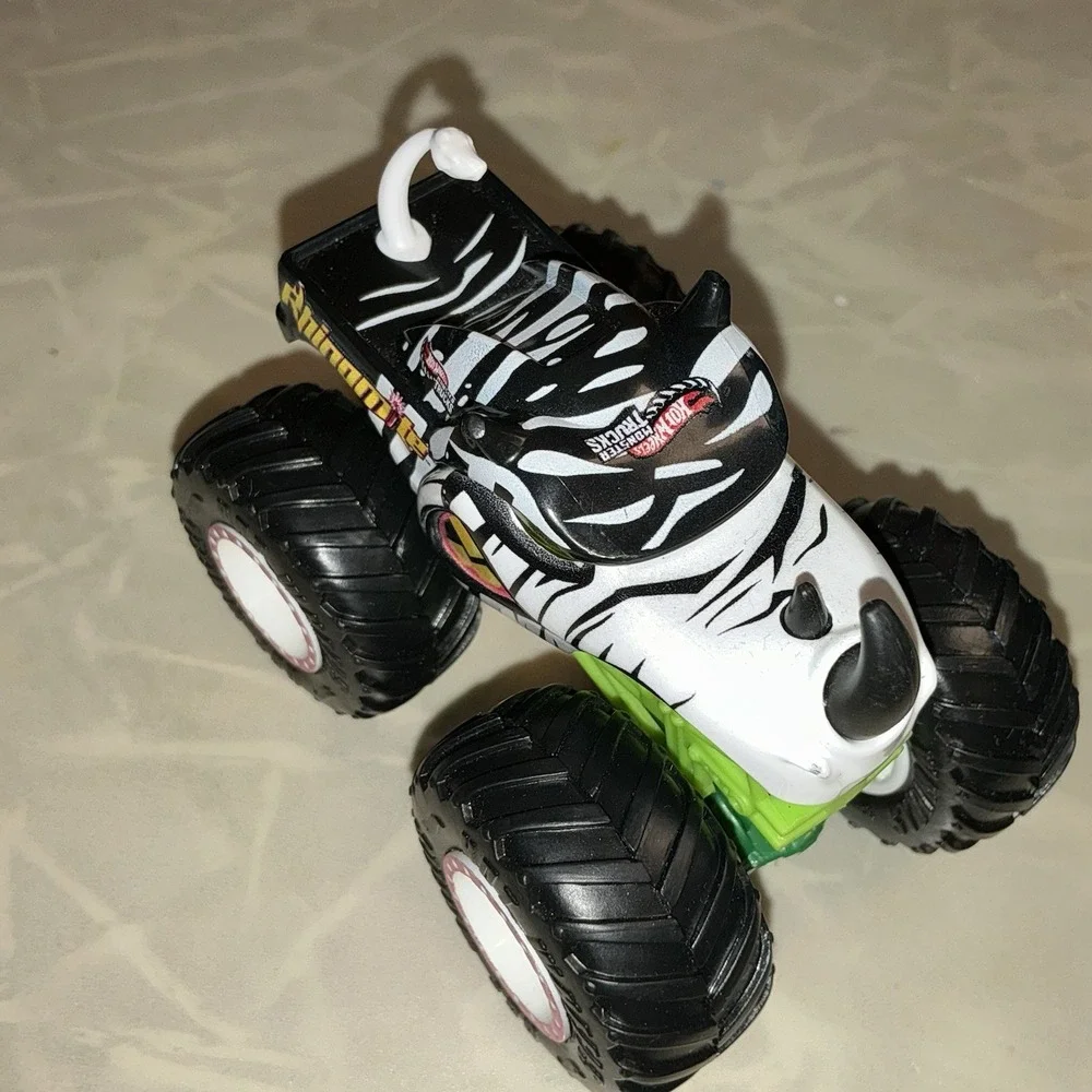 Hot Wheels Monster‎ Jam - Monster Truck - Rhinomite - 2025 - 1:64 Scale